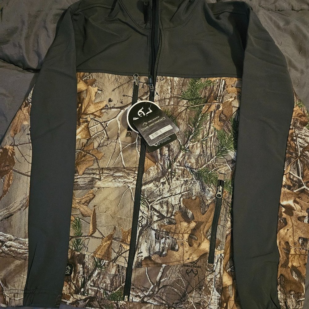 DriDuck Mens Camo Softshell Jacket (new with tags)